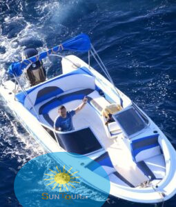 Приватный моторный катер